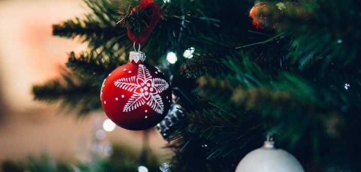 How to Cut the Cost of Christmas, Without Cutting Corners How to Cut the Cost of Christmas, Without Cutting Corners